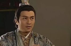 陈平早年家里很穷，他是靠着什么成功的呢？