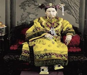 古代妃子的指甲那么长 她们是如何侍寝和上厕所的