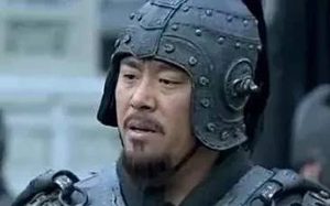 许褚到底是怎么两次被张飞打伤的呢？为什么他之后不上战场了？