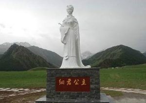 刘细君为什么会被派去和亲？她去往异邦后的生活过得怎么样？