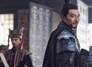 东汉末年的武将官职分为杂号将军和重号将军 两者谁的地位更高一些