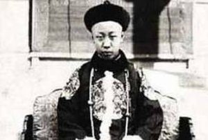 为什么清朝覆灭后，仍然有人去做太监呢？