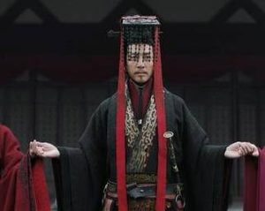 秦朝的博士廷议制度是怎样的？在发展中起了怎样的作用？