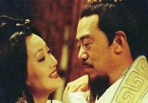 吕不韦的一生最成功的的投资是什么？他有什么目的？