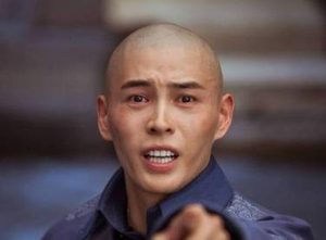 弘昼的能力如何？乾隆登基后，他的生活发生了怎样的变化？