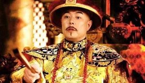 古代皇帝的龙袍颜色经历了哪些变化？