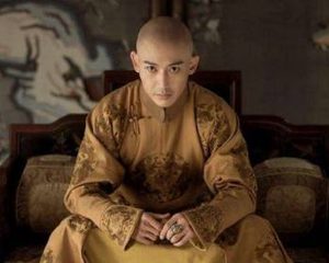 弘晳从小受到康熙的宠爱，为何后来会被圈禁？