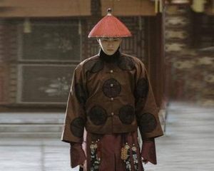为何清朝侍卫的佩刀都是反着佩戴的？有何寓意吗？