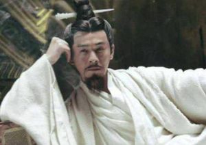 伍子胥为什么不救他的父亲和兄长，而选择逃跑呢？