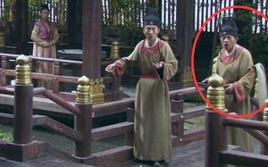 古代太监手里为什么总拿着一个拂尘 这个东西到底有什么作用