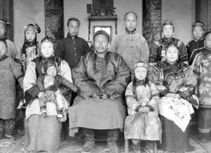 在古代为何会允许三妻四妾制度的存在？原因是什么