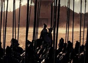 在古代士兵遇到敌军攻城将梯子搭在城墙上时，为何不推倒？