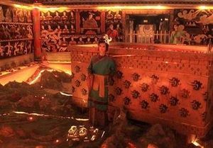 秦始皇陵是怎么被发现的呢?有没有被盗过呢？