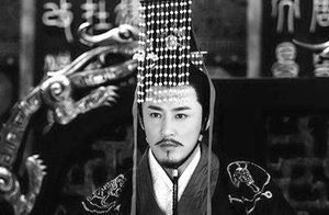 汉武帝从信奉黄老之学到推崇儒学，中间经历了什么？