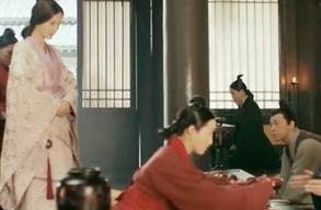 “甄后出拜刘桢平视”指的是什么事情？