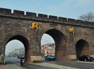 曹操的养子和刘备的养子怎么差别那么大？
