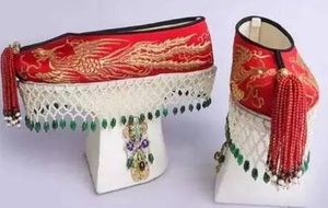 清朝后宫妃子走路为什么要用宫女扶着 脚下的鞋子才是罪魁祸首