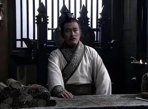 商鞅见了秦孝公后，是如何帮助秦国走向强大的呢？