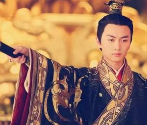 都说古代皇帝的龙袍不能水洗 如果脏了又怎么办
