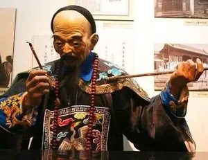 清朝大臣见皇帝的时候 大臣为什么甩袖子再跪拜