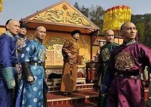 雍正登基后，为什么对大哥、二哥的态度截然不同？