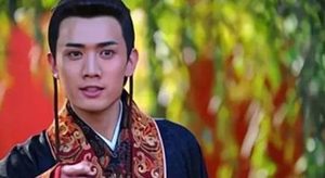 李瑁作为杨玉环的丈夫，为什么会自愿把老婆献给李隆基？