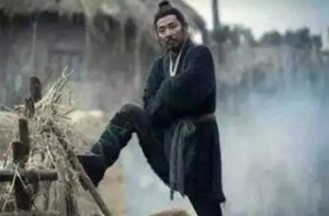刘邦的出身贫寒，他是如何当上泗水亭长的呢？