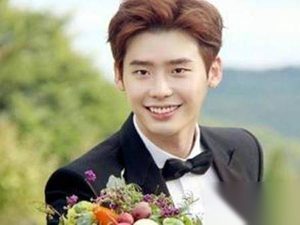 《翡翠恋人》白洛寒扮演者李钟硕个人资料