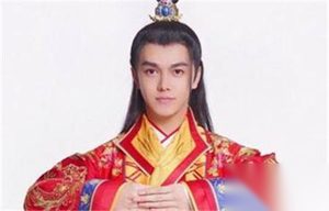 双世宠妃中的墨靖轩最后和谁在一起了?