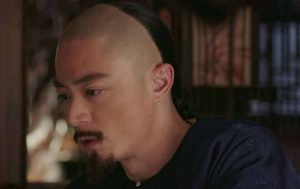《如懿传》容嬷嬷每日掌嘴卫嬿婉，卫嬿婉后面是如何复宠的？