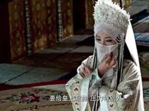 《如懿传》寒香见为什么恨皇帝？香妃对他不待见让他更痴迷