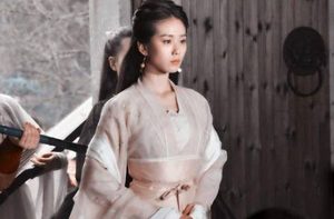 《倚天屠龙记》中的黄衫女真的是杨过的女儿吗？为什么年纪轻轻武功如此之高？