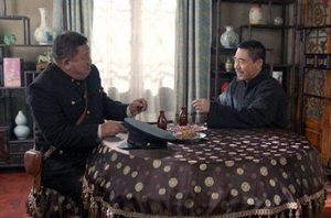 《老酒馆》老警察是好人吗？陈怀海为什么要拍全街福？