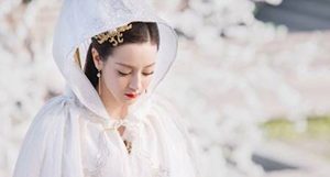 《三生三世枕上书》琉璃戒是什么 东华为什么要挖心制成琉璃戒
