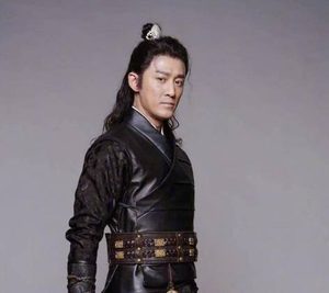 《倚天屠龙记》的主演分别是谁？无忌不哭死神，赵敏肤若凝脂