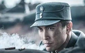 《雷霆战将》为何这么拉胯？战争片里搞多角恋
