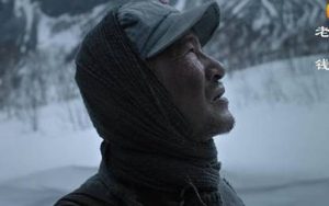 《雪国的篝火》讲了什么故事？最后有人活下来吗？