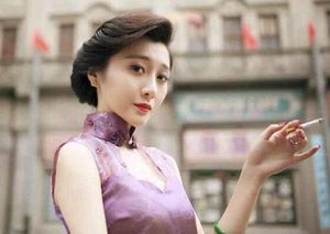 《午夜蝴蝶》以民国时期大上海为背景,讲述了怎样的故事？