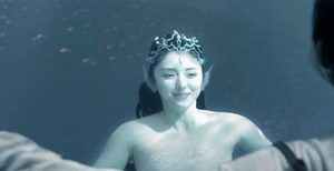 《斛珠夫人》正在热播中，琅嬛落泪的瞬间如梦如幻!