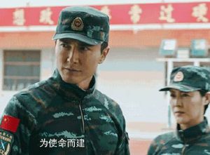 《特战行动》里秦观为何要帮助严大民呢？