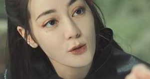 《与君初相识》热巴拿的是男主剧本吗？