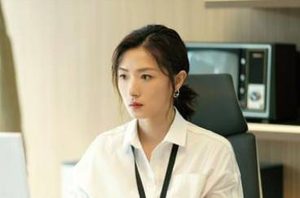 《简言的夏冬》由万茜、朱亚文联合主演，8月24日晚间开始