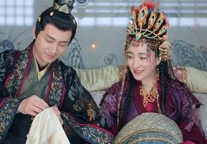 《长月烬明》澹台烬的童年都有哪些经历呢？