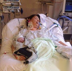 母亲精心照顾死婴 英国夫妇不舍离别照顾15天