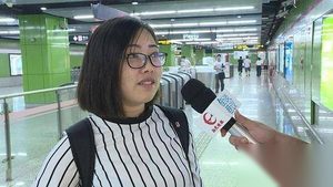 地铁站避暑引争议 评价褒贬不一是体谅还是驱逐