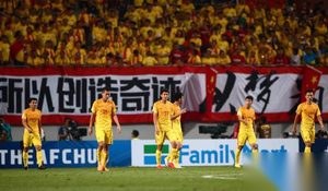 国足2-3不敌韩国 过程精彩虽败犹荣