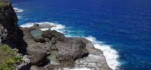 世界上最深的海沟——马里亚纳海沟，最深处为-11034米