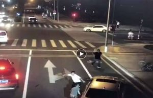 宝马男砍人不慎刀落反被杀是怎么回事？宝马男为什么会砍人？