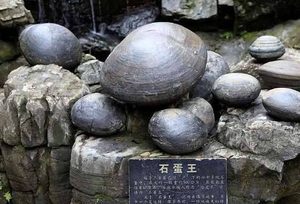 贵州产蛋崖：每隔30年就会产下一些石蛋