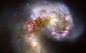 触须星系：碰撞中的星系竟有烟花般的尾巴